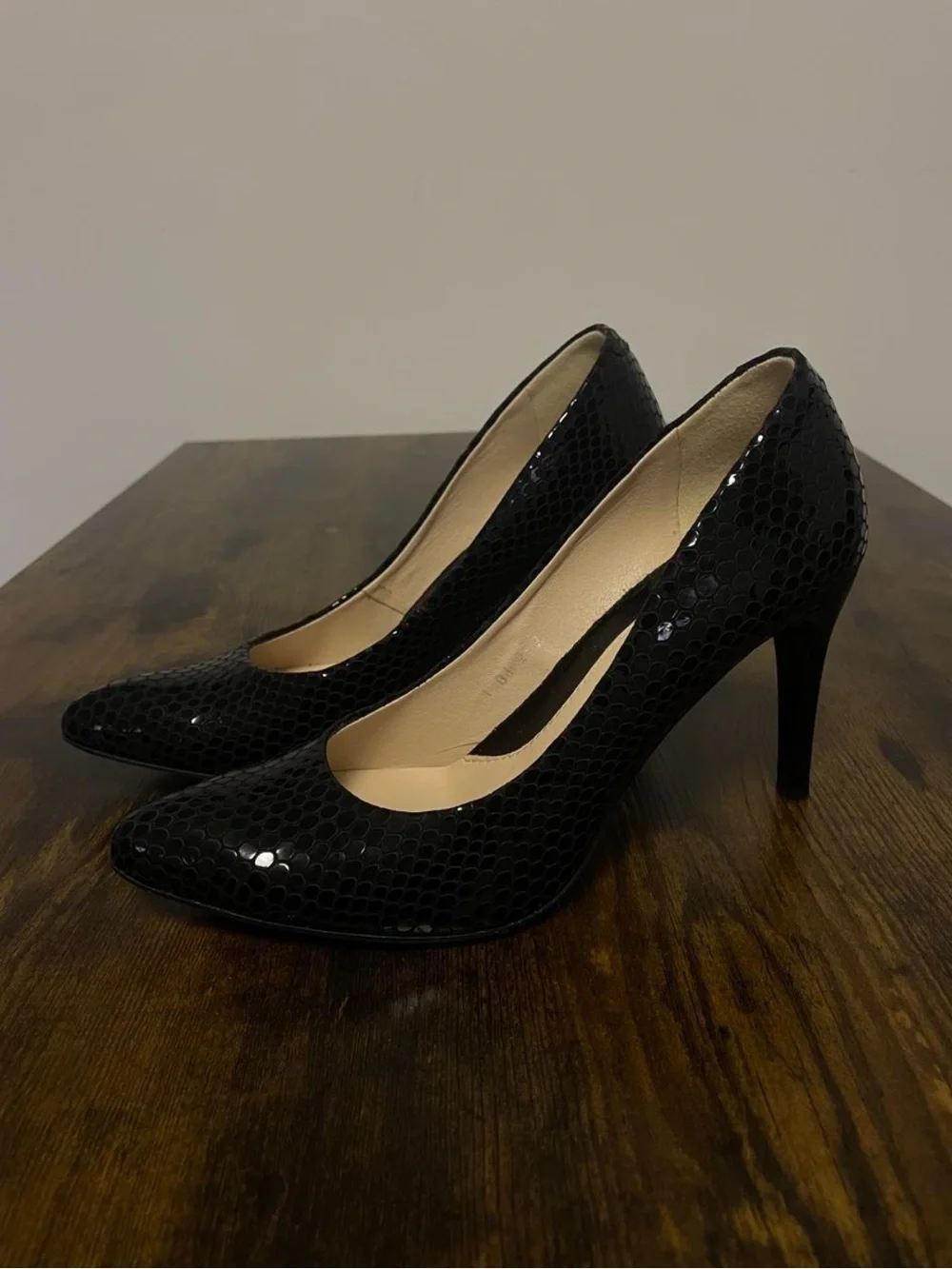 Embis elegant black